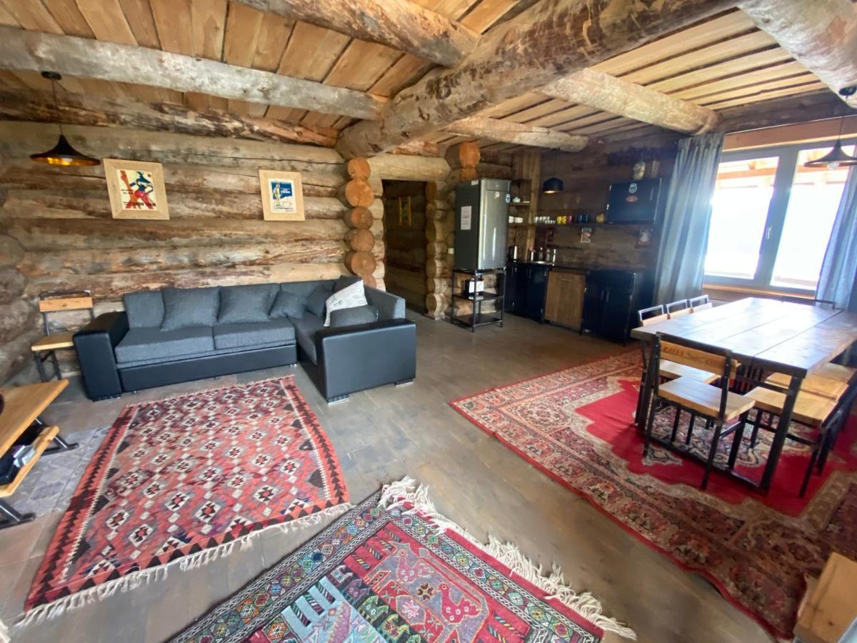 Mountain Cricket Chalets And Apartments Gudauri Exterior photo