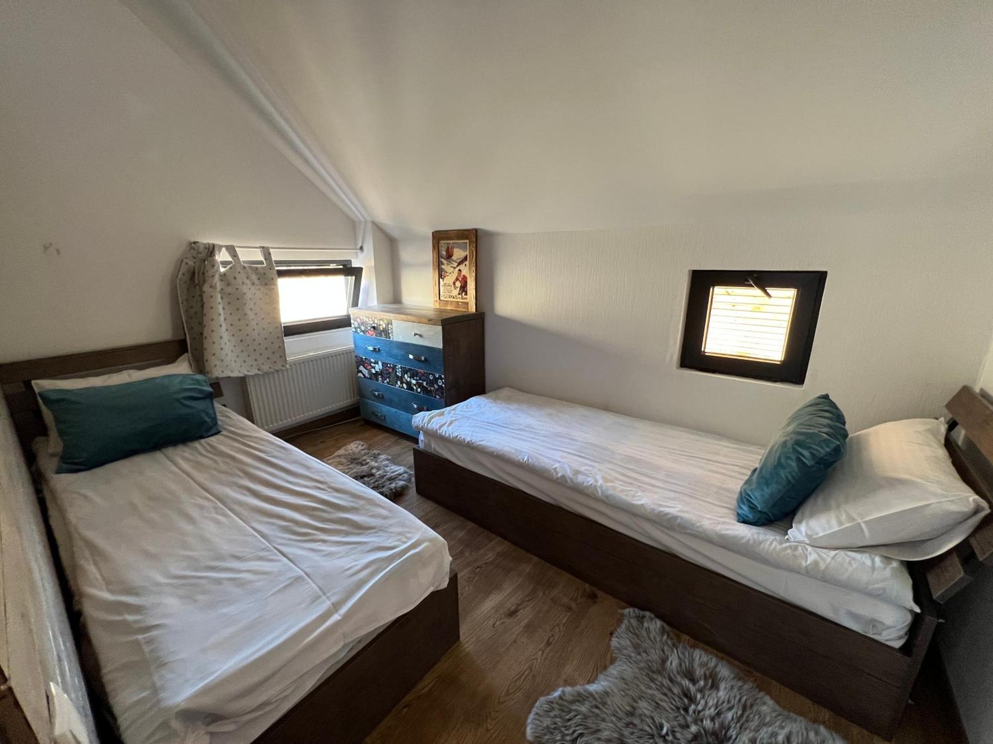 Mountain Cricket Chalets And Apartments Gudauri Room photo