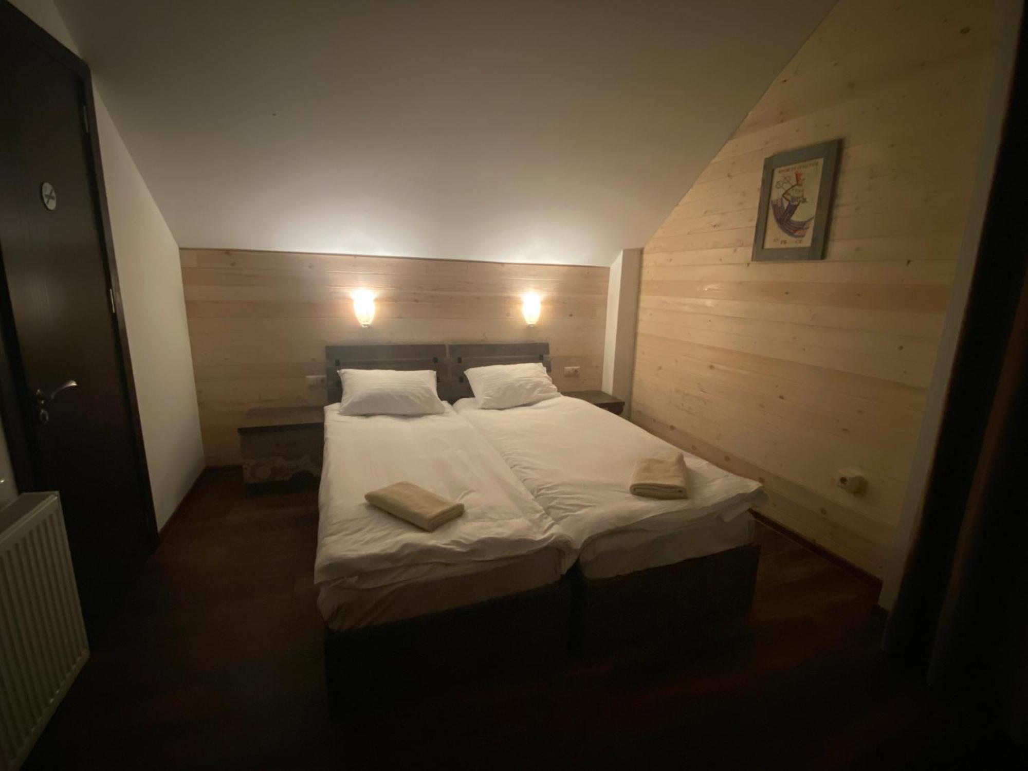 Mountain Cricket Chalets And Apartments Gudauri Room photo